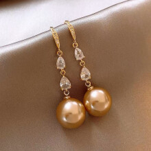 Nieuwe stijlvolle, modieuze, luxe oorbellen voor dames, veelzijdige pareloorbellen in Franse stijl, eenvoudige oorbellen, batch.