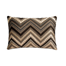 Față de pernă lombară maro 30x60 cm, model chevron din mătase, pernă alungită cu broderie și mărgele, model geometric, stil modern - Chevron
