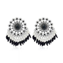 Cluaise Jhumka Indiach Coirníní Dubha agus Bána RSAMD Seodra Tassel Bláthanna Boho Seanré - Dubh
