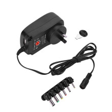 Universele AC-adapter, regelbare spanningsgestuurde schakelende voeding met verwisselbare stekkers, hoog uitgangsvermogen voor huishoudelijk gebruik.