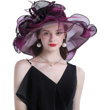 Dameshoeden van organza met vlinderdecoratie en brede rand, geschikt voor diverse gelegenheden zoals een Derby, kerk, jurk of zonnehoed.