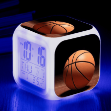 LED budík s basketbalovým vzorom, svietiace digitálne stolové hodiny, kompatibilné s HTNL#922, farebný darček pre deti a dospelých