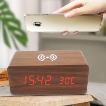 Rychlá bezdrátová nabíječka s dřevěnými hodinami, digitálním LED displejem, elektronickým teploměrem, budíkem a duálním napájením,