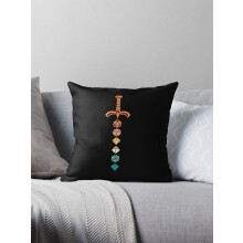 Decoratieve kussenhoezen met retro design van veelhoekige dobbelstenen en zwaarden in jaren 80-kleuren.