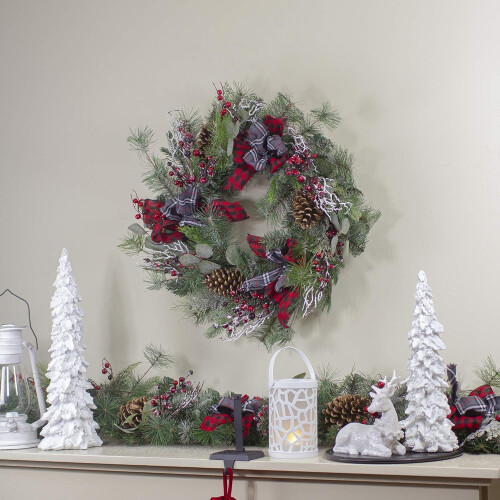 Künstlicher Weihnachtskranz mit Karomuster und Beeren – 61 cm – unbeleuchtet 1