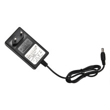 AC/DC-opladeradapter voor draagbare apparaten met overspanningsbeveiliging, hoogwaardig kunststof, plug-and-play en stabiele isolatieprestaties.