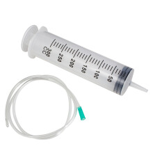 Seringa multifuncional para fluidos, com tubo, ideal para alimentação de animais de estimação e com ampla aplicabilidade. Possui êmbolo de