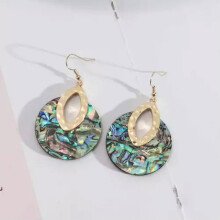 Pendientes de gancho circulares de concha de abulón RSAMD Nature y joyas navideñas ovaladas martilladas en oro - Abulón