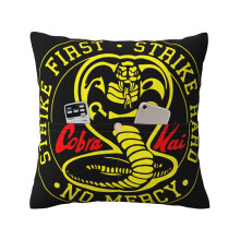 Capa de almofada Cobra Kai com bolso, ideal para sofá, sala de estar e decoração de casa. Feita em linho.