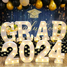 Decorações para festa de formatura da Husfou: Letras iluminadas e letreiros luminosos.