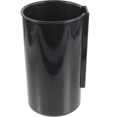 Golfkaraccessoires: vulzandfles, golfclubs, plastic pot.
