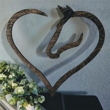 Hangende houten wanddecoratie met liefdespaard en hart, woondecoratie, houten wanddecoratie met paardenhart, sculptuur voor thuis en