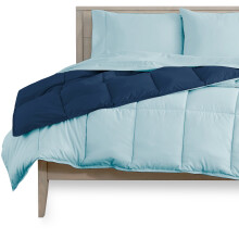 Bare Home Microfiber 5-delt mørkeblå/lyseblå dyne, lyseblåt lagensæt vendbar seng i en pose, queensize