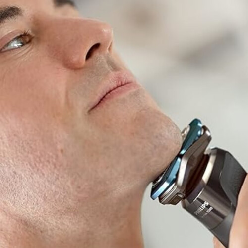 Compatível com a cabeça de corte Philips SH71/50 e com a série Philips 7000. 2