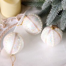 Set van drie schuimrubberen kerstballen (80 mm/3,15 inch) voor in de kerstboom, inclusief koord.