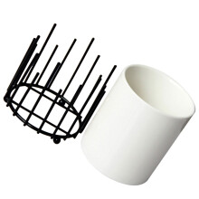 Porta-talheres de cerâmica com suporte para pauzinhos e utensílios de cozinha.