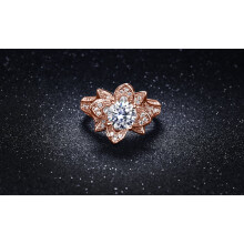 Ring van 18 karaats roségoud met micropavé bloemmotief, bezet met 3.00 karaat zirkonia, verkrijgbaar in maat 6-9.