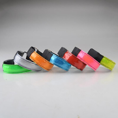Pulseira/Faixa refletora LED recarregável Reflex que brilha em verde. 1