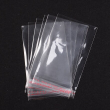 100 mini sachets cadeaux transparents en cellophane, 14 x 8 cm, épaisseur : 0,035 mm, dimensions intérieures : 12 x 8 cm.