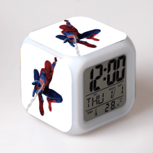 HANNTAOO digital vekkerklokke for barn med Spider-Man-mønster, 7-fargers LED, termometer og nattlys – kompatibel med HTNL#1664