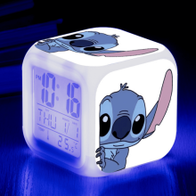HANNTAOO Digitale wekker voor kinderen, cartoon Stitch-patroon, 7 kleuren LED, thermometer, nachtlampje, cadeau voor jongens en meisjes