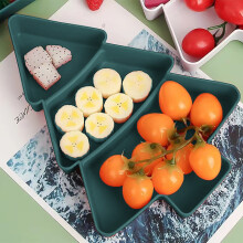 Bandeja surtida de frutos secos con forma de árbol de Navidad. Bandeja seccionada, variada y práctica para servir aperitivos sin complicaciones.