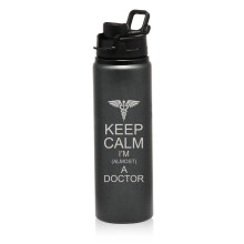 25oz alumiininen urheiluvesipullo, Keep Calm, olen melkein lääkäri (hiilenharmaa)
