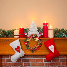 Couronne de Noël pré-illuminée extra épaisse de 10 cm avec lumières chaudes, minuterie, pomme de pin, baies rouges, motif à carreaux Buffalo,