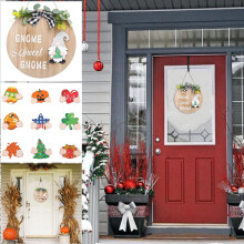 YiFudd houten deurdecoratie kan een alternatief zijn voor zelfgemaakte kerstdecoratie.