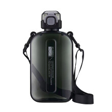 Platte waterfles van 700 ml, reisfles, draagbare vierkante waterfles, lekvrije slanke waterfles voor in de tas, op reis of voor sport.