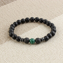 Zwarte, matte kralenarmbanden met steentjes, perfect als cadeau voor dames en heren.