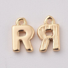 buc. Pandantive din alamă, fără nichel, placate cu aur de 18K. R8x5x1.5 mm. Gaură: 0.8 mm.