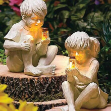 Statua da giardino Worallymy raffigurante un ragazzo e una ragazza che tengono in mano un barattolo di lucciole solari, scultura per giardino,