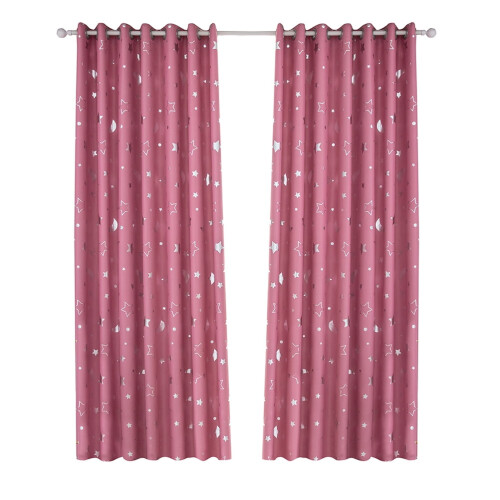 Cortina decorativa transparente com estrelas prateadas e lua, ideal para janelas e uso infantil.