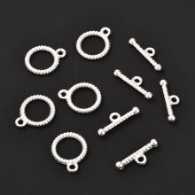 Set di 20 chiusure a levetta in stile tibetano, senza piombo e senza cadmio, placcate color argento. Anello: 13x16 mm, barra: 6x18 mm, foro: 2 mm.