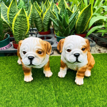 Schattig Pekingees hondje, harsbeeldje voor aan de muur in de tuin, grappige keukendecoratie, zandsculptuur voor buiten op het terras of in de tuin -