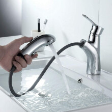 Torneira com pulverizador retrátil, acabamento resistente a riscos, compatibilidade universal para cozinha e banheiro.