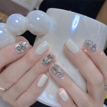 Sanrios Nails helloKitty Frische, süße koreanische künstliche Nagelspitzen Mädchen trägt Kawaii kurze Cartoon Acryl Press-on Nägel