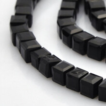 Mărgele de sticlă fațetate cubice, 1 șir, negre, 4x4x4mm, gaură: 1mm, aproximativ 100 buc/șir, 16,9 inch.