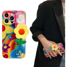 Simpatica custodia per telefono in silicone con motivo floreale, completa di cordino, tracolla e supporto, compatibile con iPhone 15 Pro.