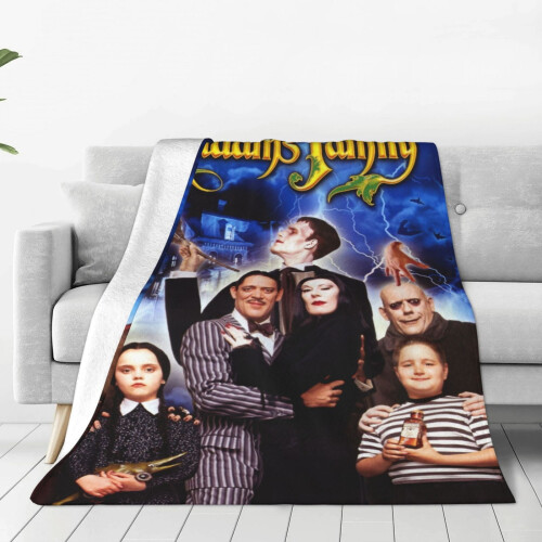 Η κουβέρτα Addams Family από φλις, εξαιρετικά απαλή, άνετη και βελούδινη, ελαφριά, ζεστή