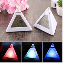 Despertador LED triangular colorido - Compatível com design criativo e prático, com funções de mudança de cor e redução de estresse.