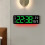 Relógio de parede digital Apooke de 15 polegadas, com grande visor LED, despertador, ajuste de brilho e exibição de data e temperatura. 7