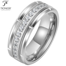 Anillo de boda Tioneer de tungsteno con 15 circonitas cúbicas en plata y oro negro de 8 mm
