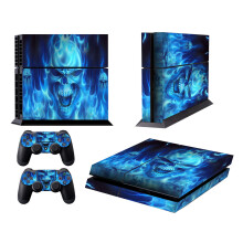 Taiteellinen tarrakuori Playstation 4 -konsolille, personoitu vinyylitarrakansi tarkasti leikatulla ja vahvalla liimapintaisella taustalla, koko