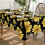Toalha de mesa pequena com estampa de girassol para o verão, preta, 60x104 polegadas. 2