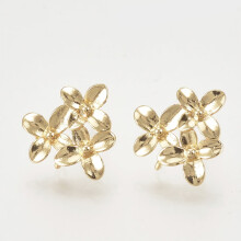 Brincos de latão com detalhe de flor em formato de argola, sem níquel, banhados a ouro 18K, 14,5 x 15 mm, furo: 1 mm, pino: 0,8 mm.