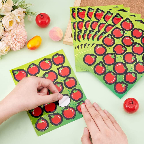 800 adesivos em formato de maçã, 2,8 cm (1,1 polegadas), maçãs vermelhas, compatíveis com adesivos de recompensa da Apple para professores. 1