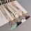 Cordão transversal para celular com pérolas, modelo Pickup Chain, cor branca (VIT). 3