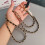 Cordão transversal para celular com pérolas, modelo Pickup Chain, cor branca (VIT). 4